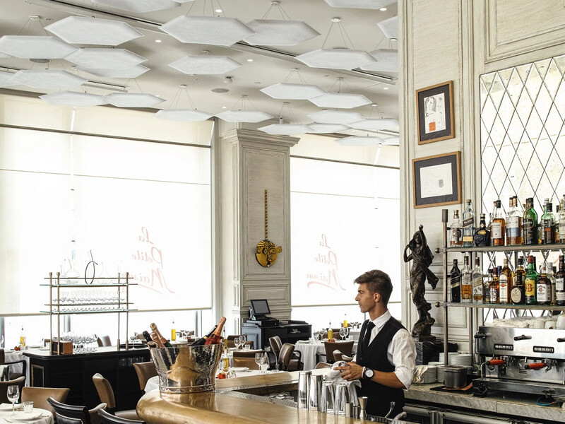 Restaurant_Acoustic_panels_ViCloud_87A_Credit_La_petite_maison_21dB_Photo_Marco_Pinarelli_2016_1.jpg