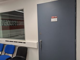 Zvučno izolirana vrata, Sveučilište u Zagrebu