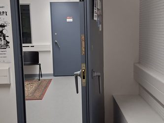 Zvučno izolirana vrata, Sveučilište u Zagrebu