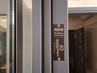 Zvučno izolirana vrata, Sveučilište u Zagrebu