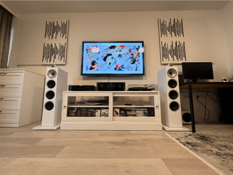 Multimedijalna soba (slušaonica u privatnom stanu, Rijeka)