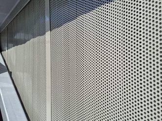 Tri bukobrana hazu gliptoteka